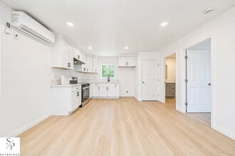 Building Photo - Bright 1BR in Los Angeles — Cozy, Convenient City Living