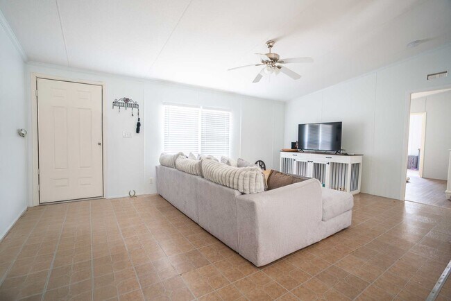 Building Photo - 20511 N Sabine Dr