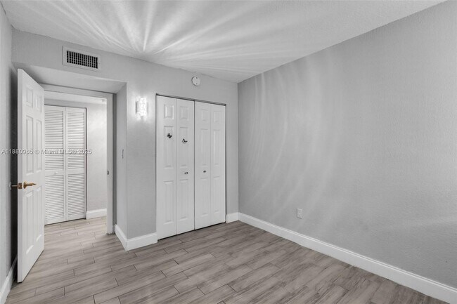 Building Photo - 1885 W 56th St
