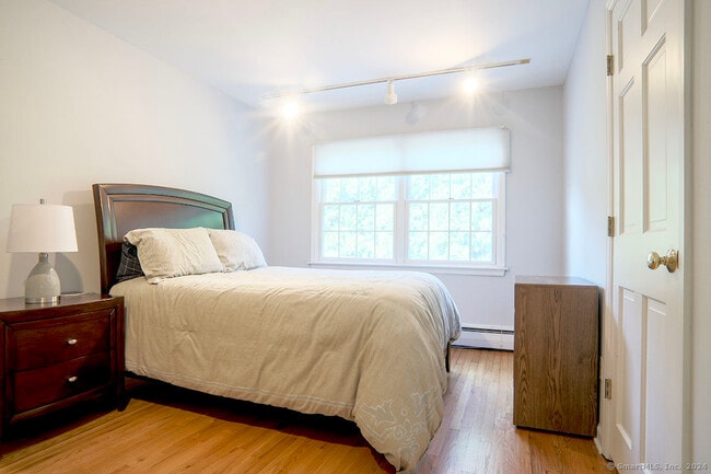 Building Photo - 11 Beechwood Ln