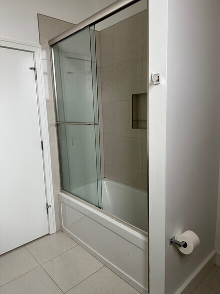 Building Photo - 246 E Main St