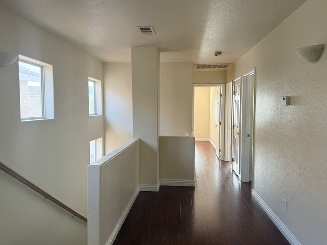 Building Photo - Single Family Home