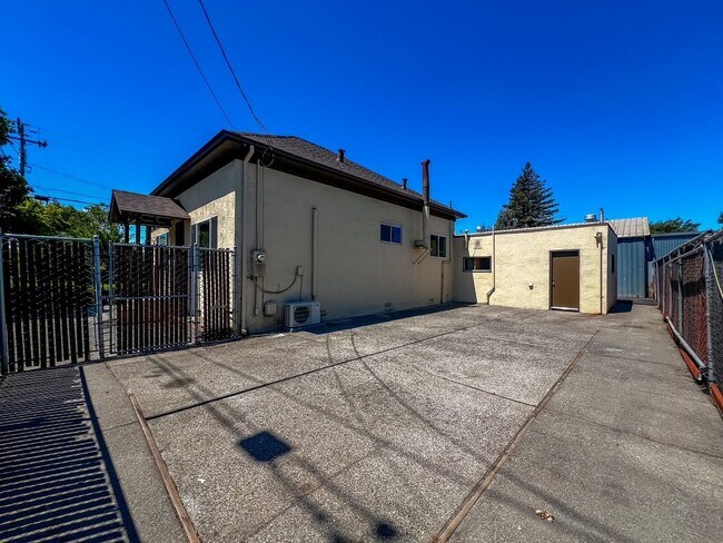 Building Photo - Charming 2 Bedroom, 1 Bathroom Home with Large Fenced Yard + Garage