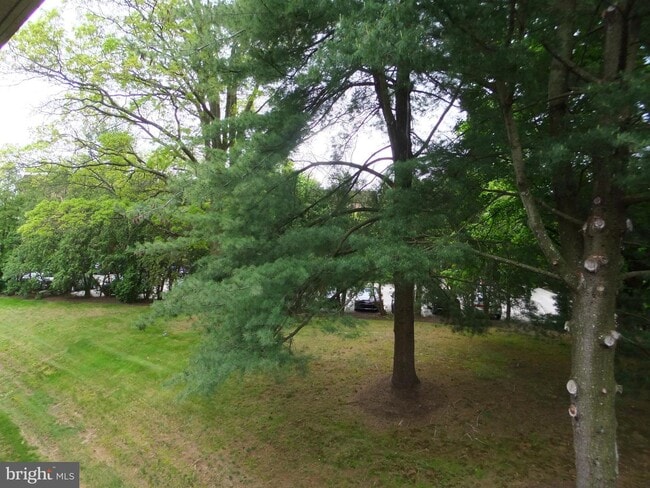 Building Photo - 1650 Oakwood Dr