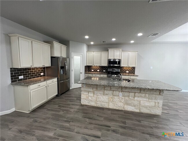 Building Photo - 338 Oak Creek Way