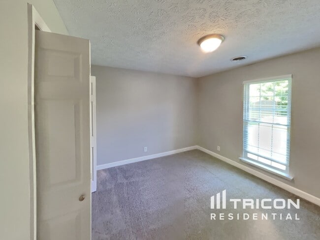 Building Photo - 419 Fieldstone Dr