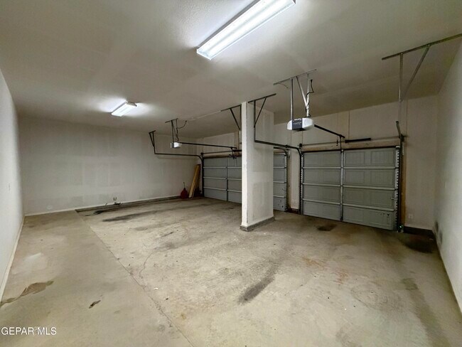 Building Photo - 122 Esther Trl