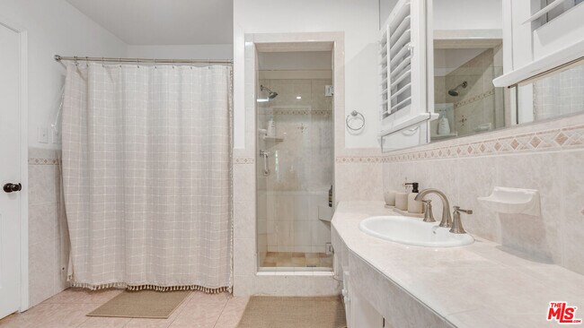 Building Photo - 10575 Holman Ave