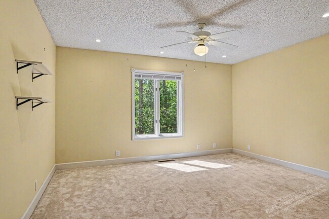 Building Photo - Lake Balboa Area| Home| Unfurnished