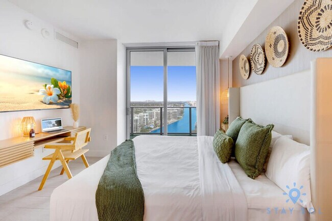 Building Photo - 4010 S Ocean Dr