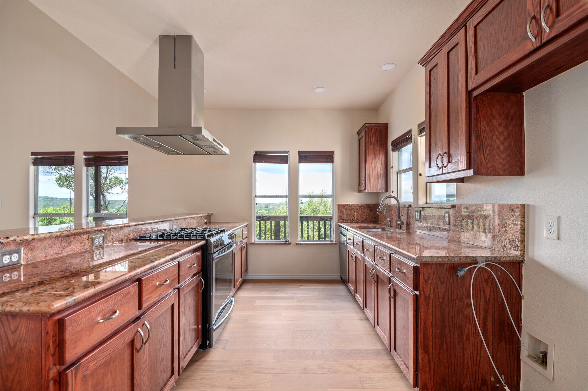 Kitchen - 500 Sinclair Dr