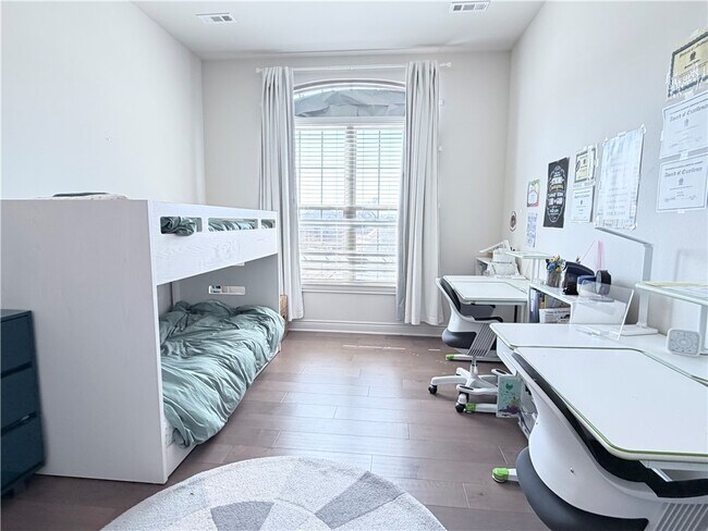 Building Photo - 609 SE Hendrix St