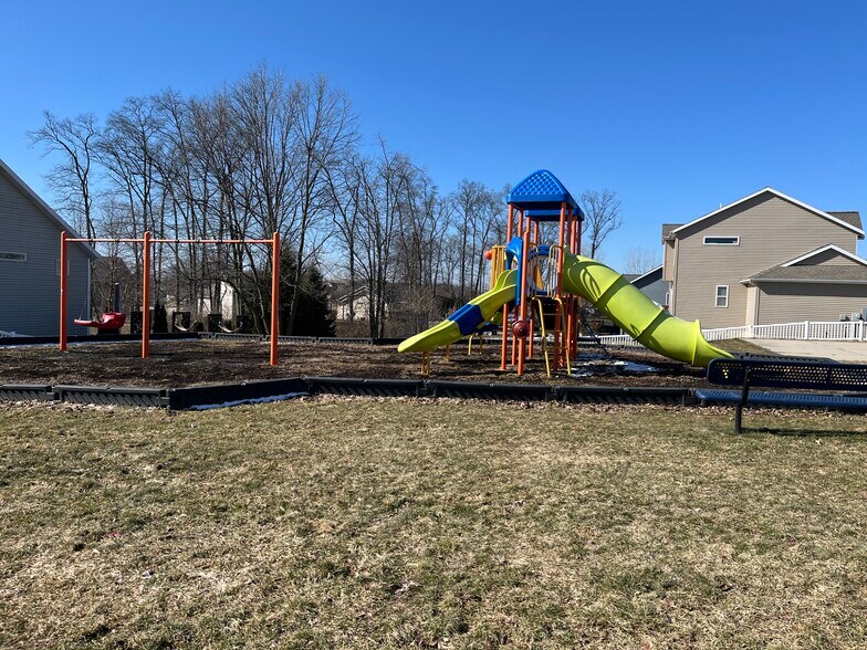 Building Photo - 3865 Elm Ridge Dr