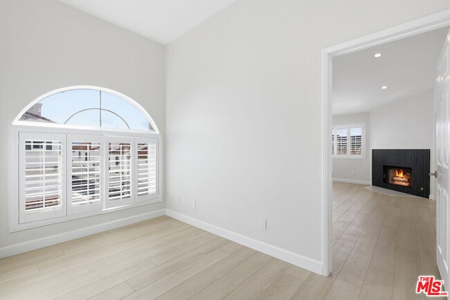 Building Photo - 359 Westlake Vista Ln