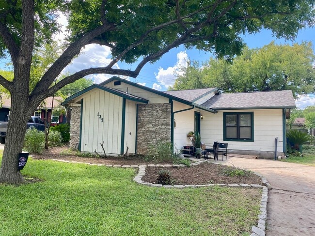 Building Photo - South Congress- 3/2 House- $3400