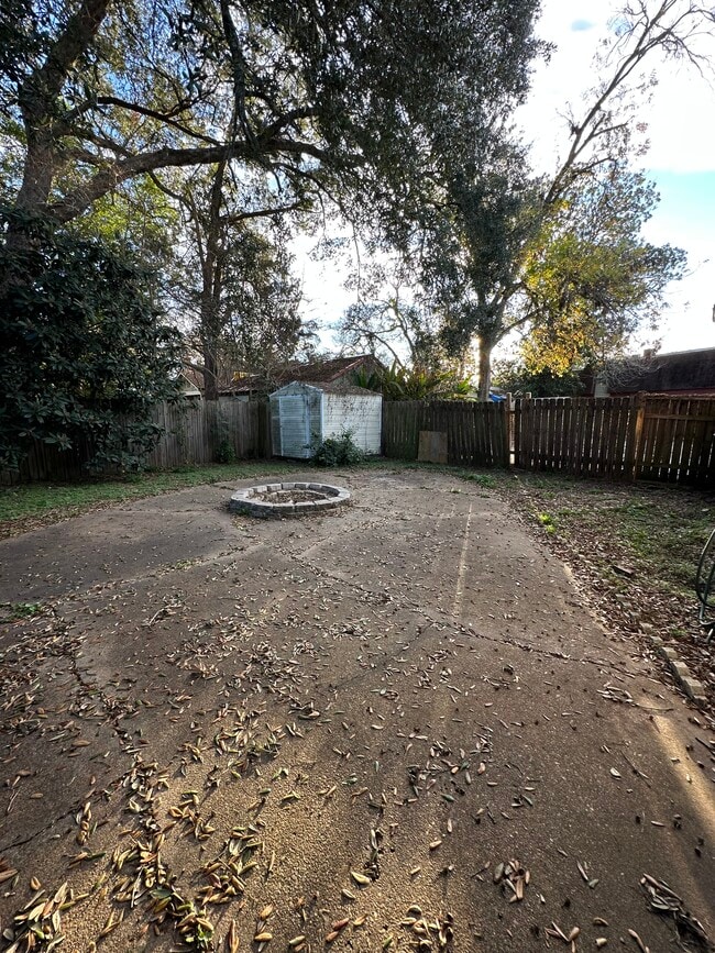 Building Photo - 1312 W University Ave