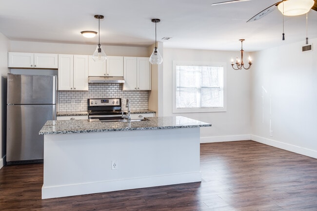 Building Photo - Mountain Lane Apartments