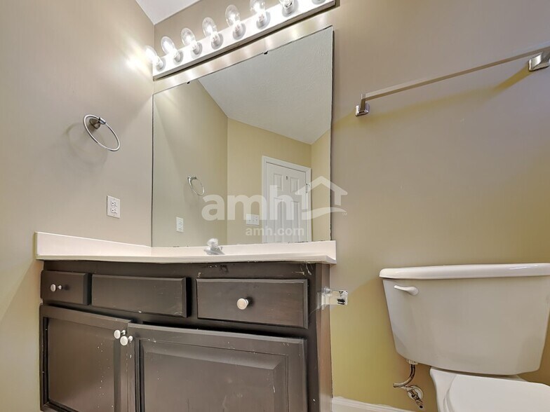 Building Photo - 112 Pine Orchard Ct