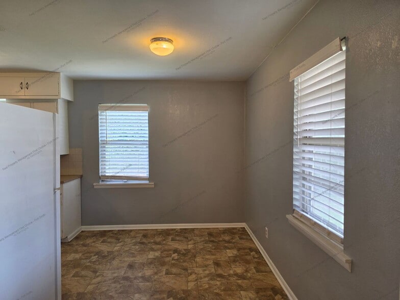 Building Photo - 825 Harrell St
