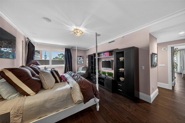 Building Photo - 455 E Palmetto Park Rd