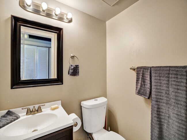 Building Photo - 3014 Cornwall A