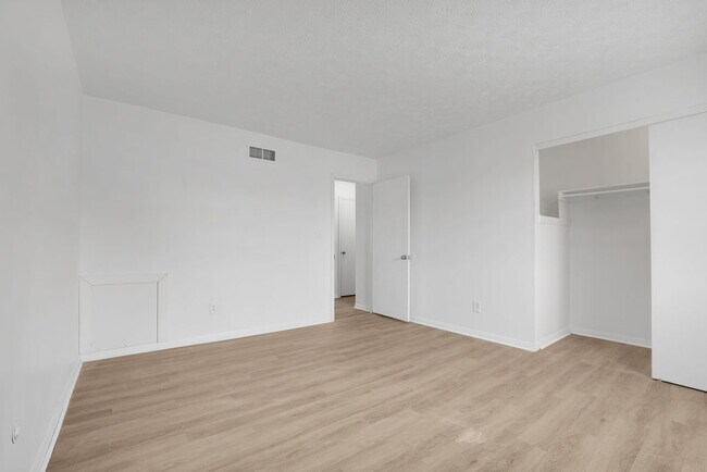 Building Photo - 4050 Carlton Ave