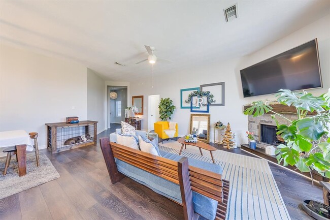 Building Photo - 15110 Diamond Way