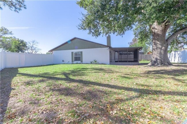 Building Photo - Freshly Painted 3/2 with Fenced Yard & Fireplace!