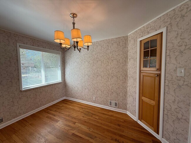Building Photo - Beautifully Updated Home near Federal & Al...