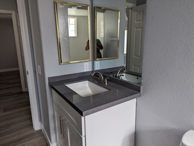 Building Photo - A Fabulous 2-Bedroom, 2-Bathroom Upstairs Unit in NW Las Vegas