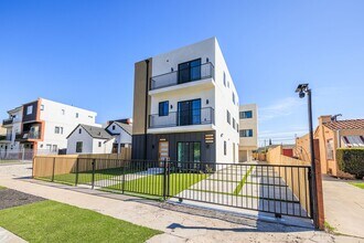 Building Photo - Luxury Never Before Lived in Townhomes!