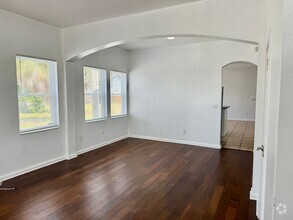 Building Photo - 1808 E Columbus Dr