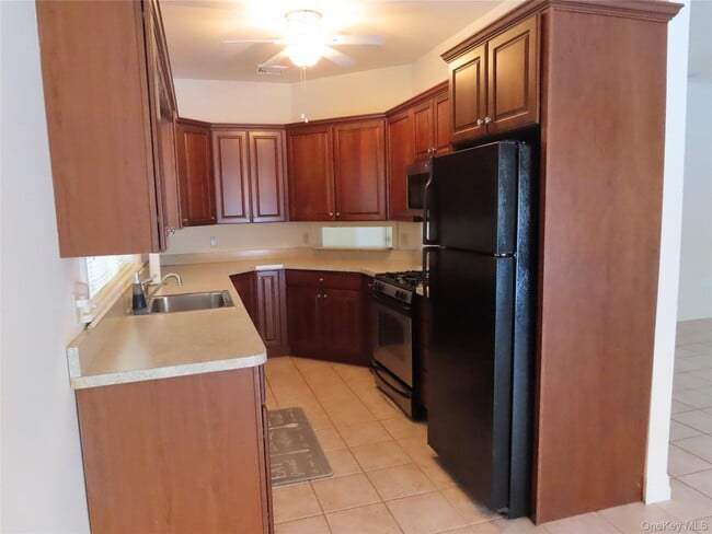 Building Photo - 71 Railroad Ave