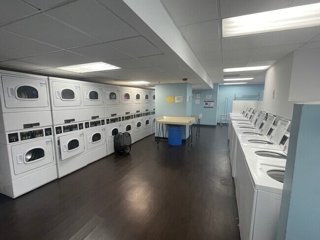 Building Photo - 200 N Dearborn St