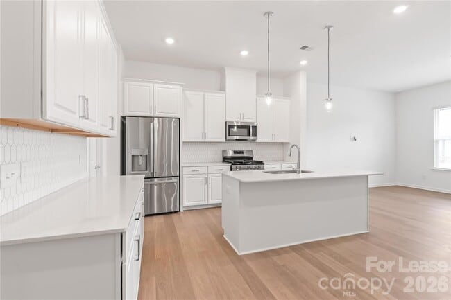 Building Photo - 302 Silver Fleet Dr