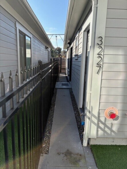 Entrance to Cottage - 3225 Hannah St