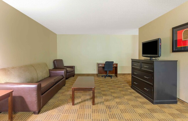 Building Photo - Furnished Studio-Greensboro - Wendover Ave...