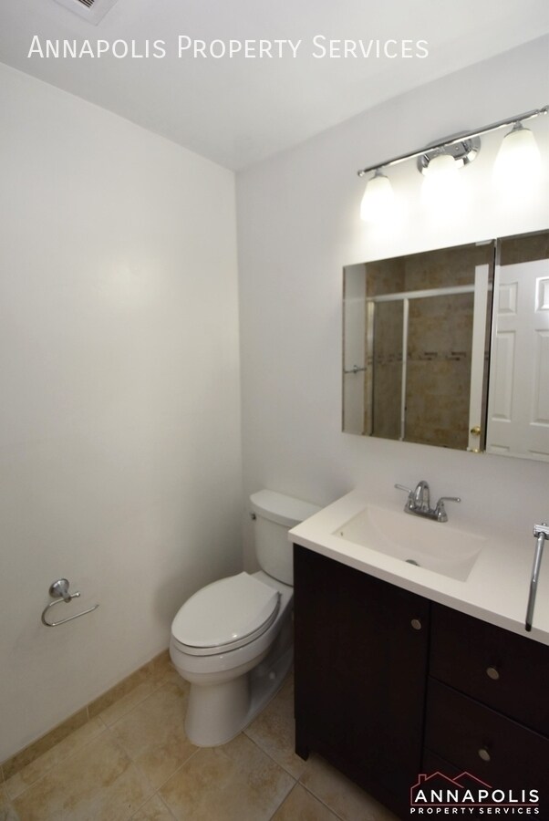 Building Photo - 1027 Springhill Way