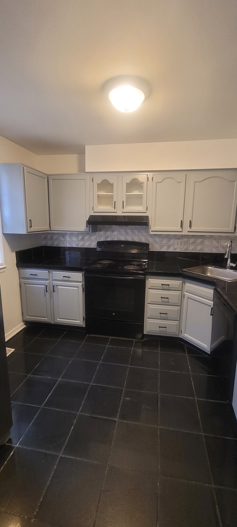 Kitchen - 7006 Coolridge Dr