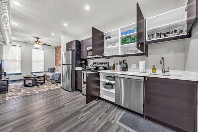 Building Photo - Furnished 2-Bedroom, 2-Bath Apartment near the Medical Campus