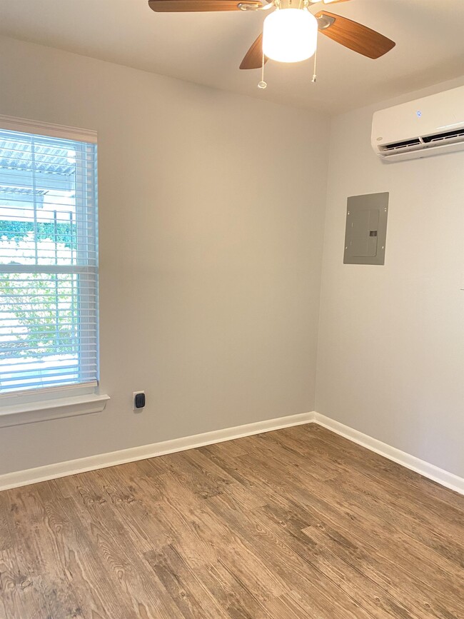 Building Photo - 18272 Sidney Ave