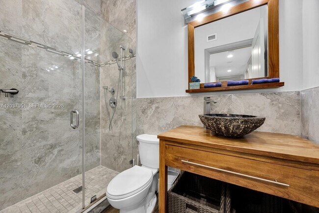 Building Photo - 1076 NE Little River Dr