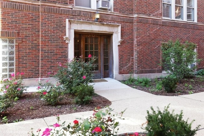 Building Photo - 2448 W Addison St