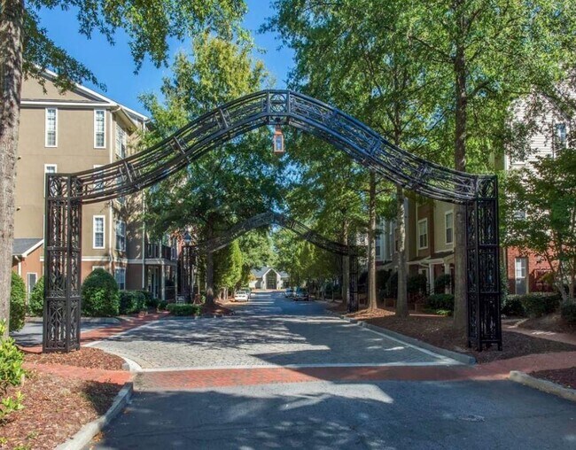 Building Photo - 350 Perimeter N Ctr