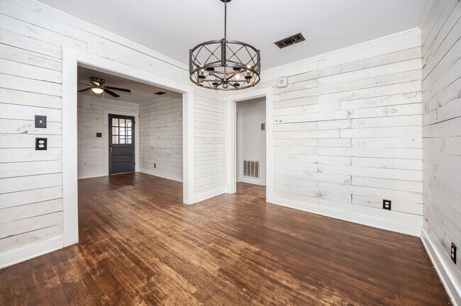 Building Photo - Cute 2 Bed 1 Bath in Pascagoula