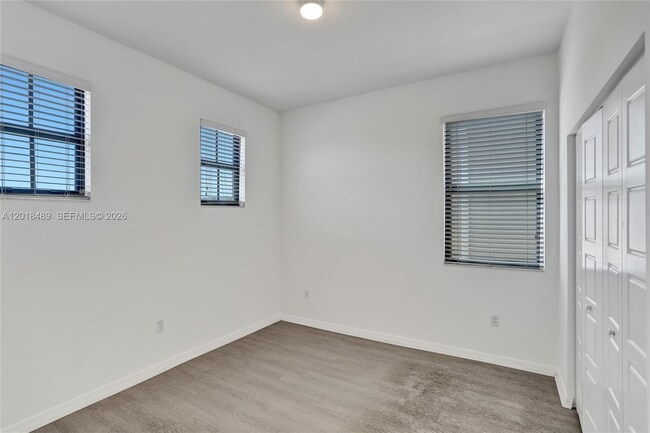 Building Photo - 643 NE 191st Terrace