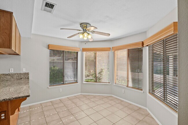 Building Photo - 620 Walnut Cir