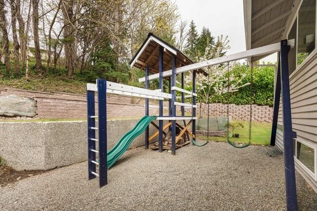Building Photo - 5235 Highland Dr