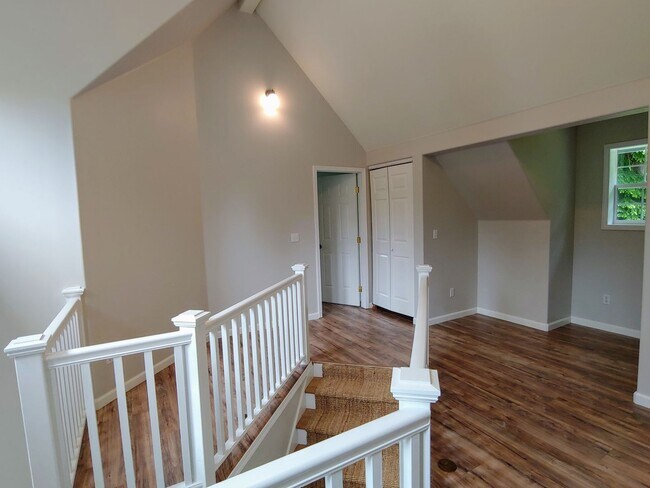 Building Photo - Spectacular Home with Lake Access!