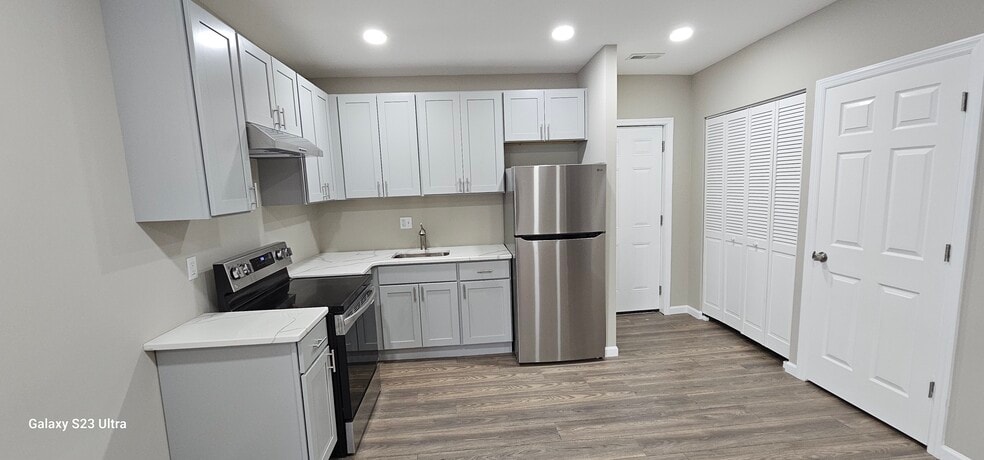 Building Photo - 718 Drexel Ave
